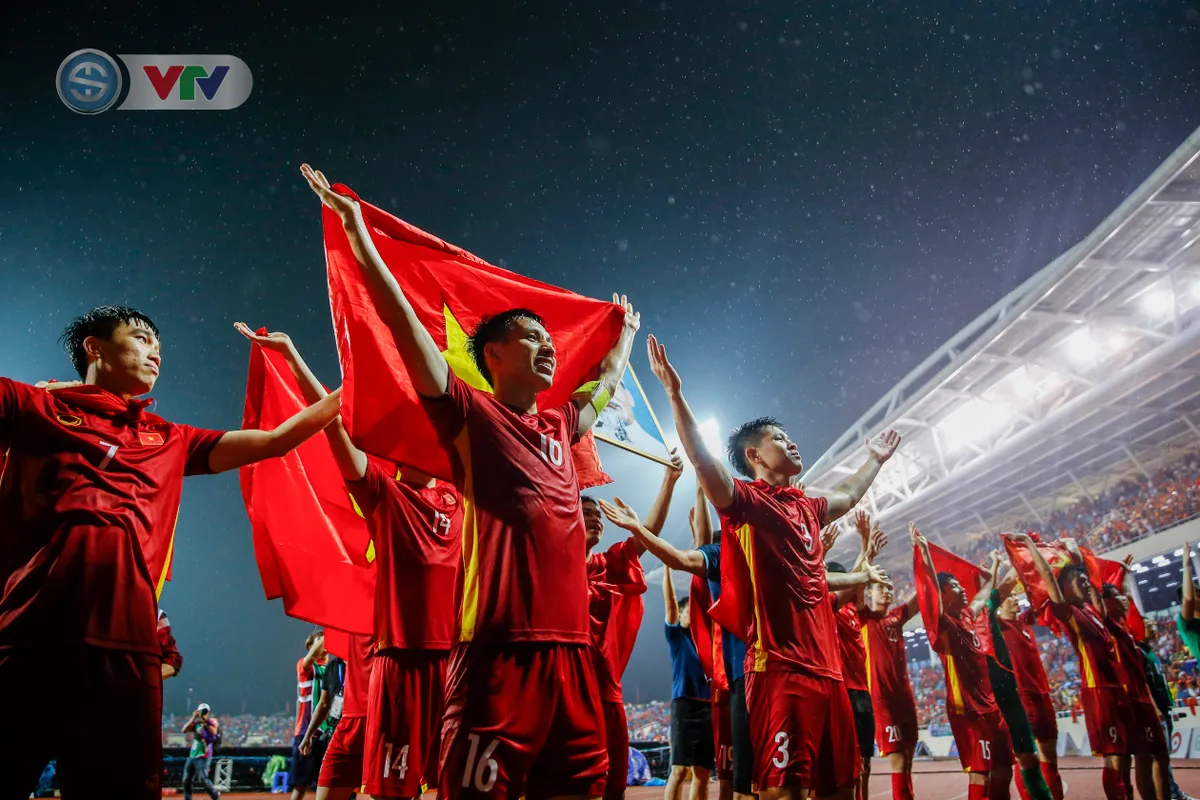 ẢNH | U23 Việt Nam và màn ăn mừng HCV SEA Games đáng nhớ - Ảnh 12. ẢNH | U23 Việt Nam và màn ăn mừng HCV SEA Games đáng nhớ - Ảnh 12.