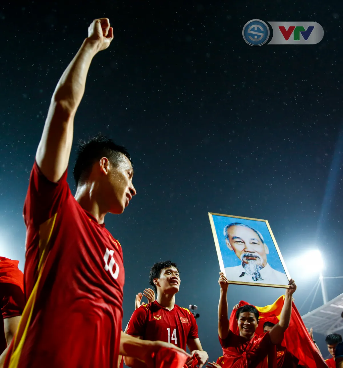 ẢNH | U23 Việt Nam và màn ăn mừng HCV SEA Games đáng nhớ - Ảnh 13. ẢNH | U23 Việt Nam và màn ăn mừng HCV SEA Games đáng nhớ - Ảnh 13.