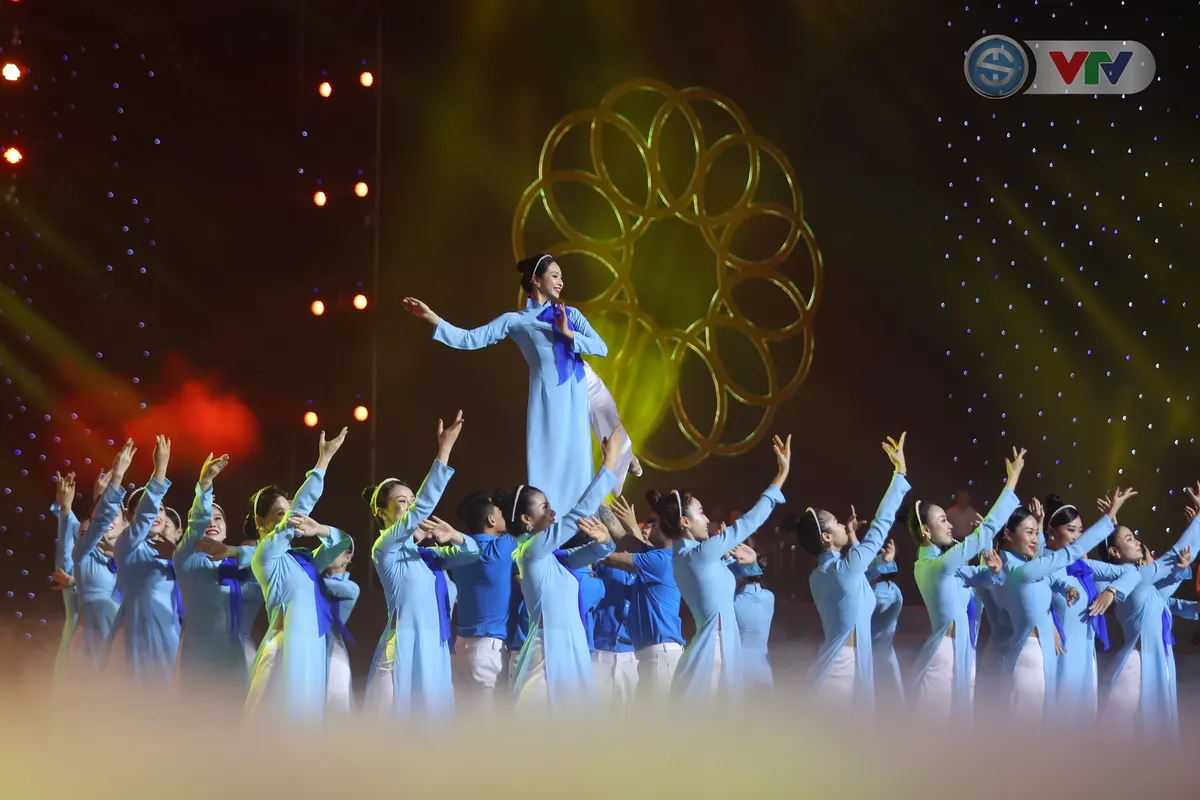 ẢNH | Lễ bế mạc SEA Games 31 ngập tràn âm nhạc và màu sắc văn hóa - Ảnh 3. ẢNH | Lễ bế mạc SEA Games 31 ngập tràn âm nhạc và màu sắc văn hóa - Ảnh 3.