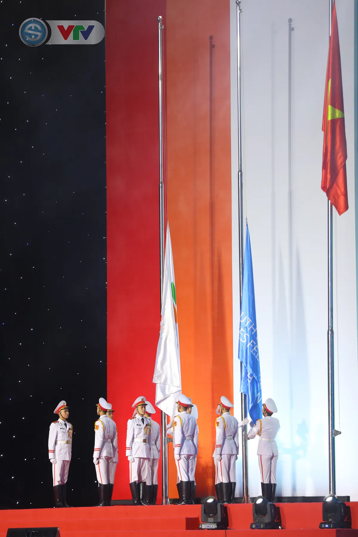 ẢNH | Lễ bế mạc SEA Games 31 ngập tràn âm nhạc và màu sắc văn hóa - Ảnh 8. ẢNH | Lễ bế mạc SEA Games 31 ngập tràn âm nhạc và màu sắc văn hóa - Ảnh 8.