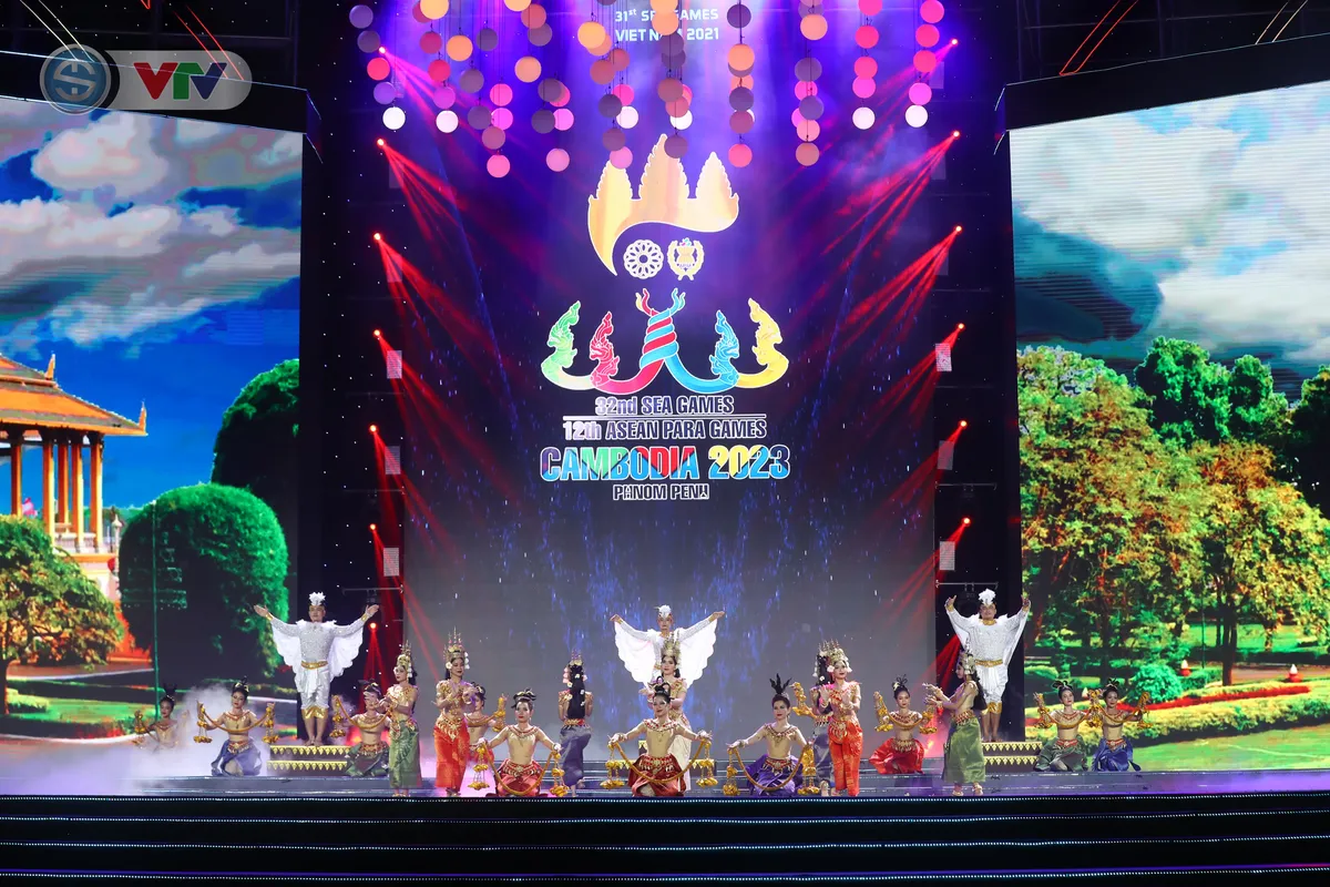 ẢNH | Lễ bế mạc SEA Games 31 ngập tràn âm nhạc và màu sắc văn hóa - Ảnh 10. ẢNH | Lễ bế mạc SEA Games 31 ngập tràn âm nhạc và màu sắc văn hóa - Ảnh 10.