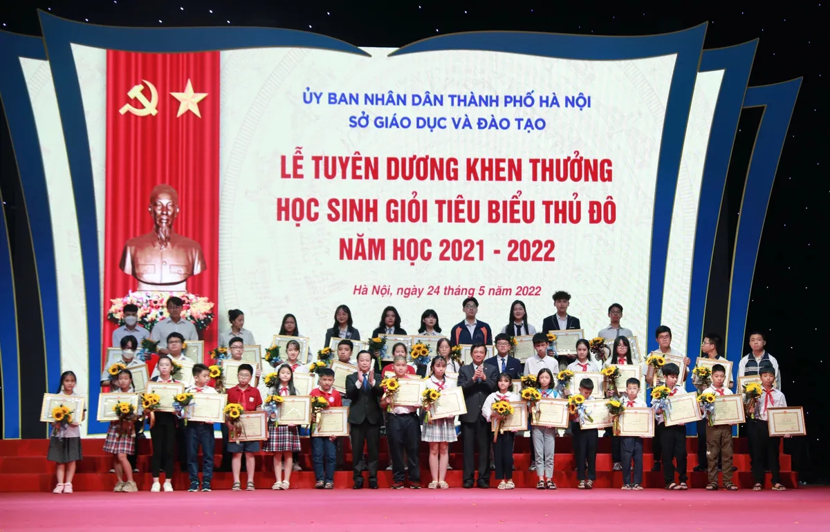 Tuyên dương 700 học sinh giỏi tiêu biểu Thủ đô năm học 2021 - 2022 - Ảnh 6.