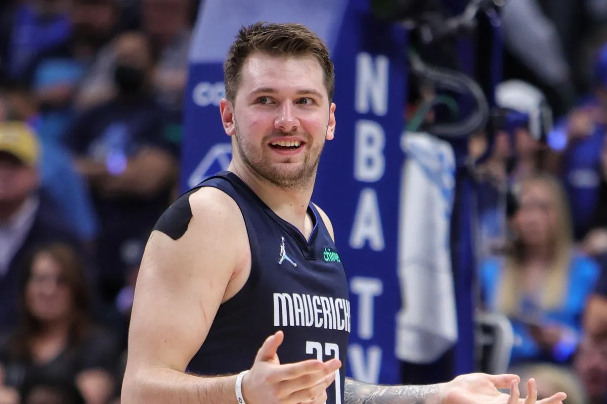 Dallas Mavericks níu kéo hi vọng tại chung kết miền tây NBA Playoffs - Ảnh 1. Dallas Mavericks níu kéo hi vọng tại chung kết miền tây NBA Playoffs - Ảnh 1.