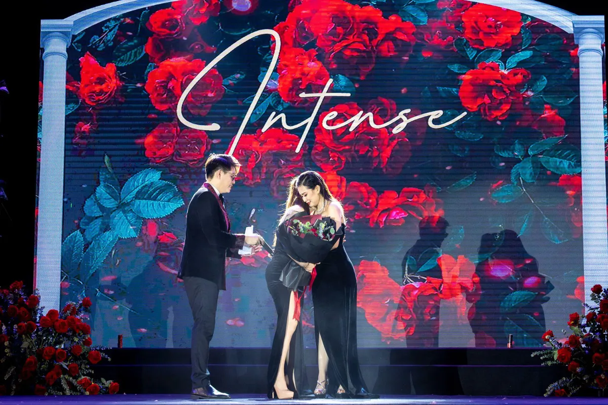 MC L&ecirc; H&agrave; Phương xinh đẹp trong đ&ecirc;m tiệc tri &acirc;n tại qu&ecirc; nh&agrave; - Ảnh 6.