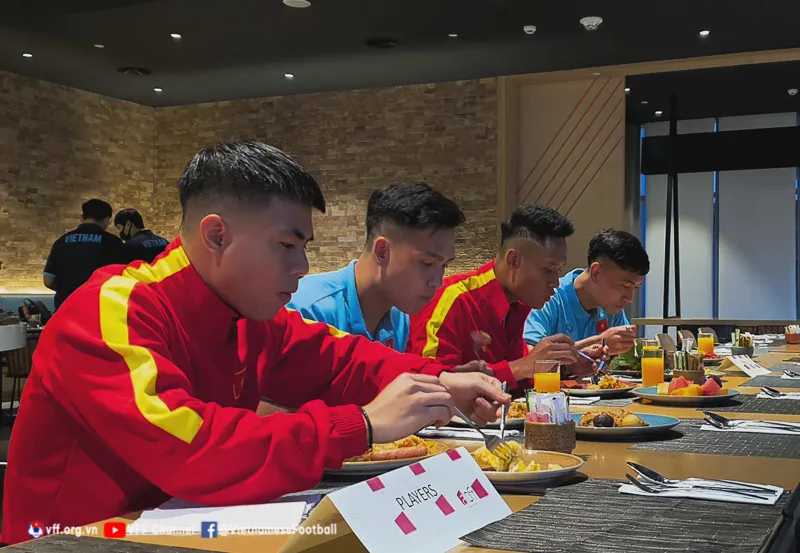 ĐT U23 Việt Nam đã tới UAE, sẵn sàng cho đợt tập huấn trước thềm VCK U23 châu Á 2022 - Ảnh 9. ĐT U23 Việt Nam đã tới UAE, sẵn sàng cho đợt tập huấn trước thềm VCK U23 châu Á 2022 - Ảnh 9.