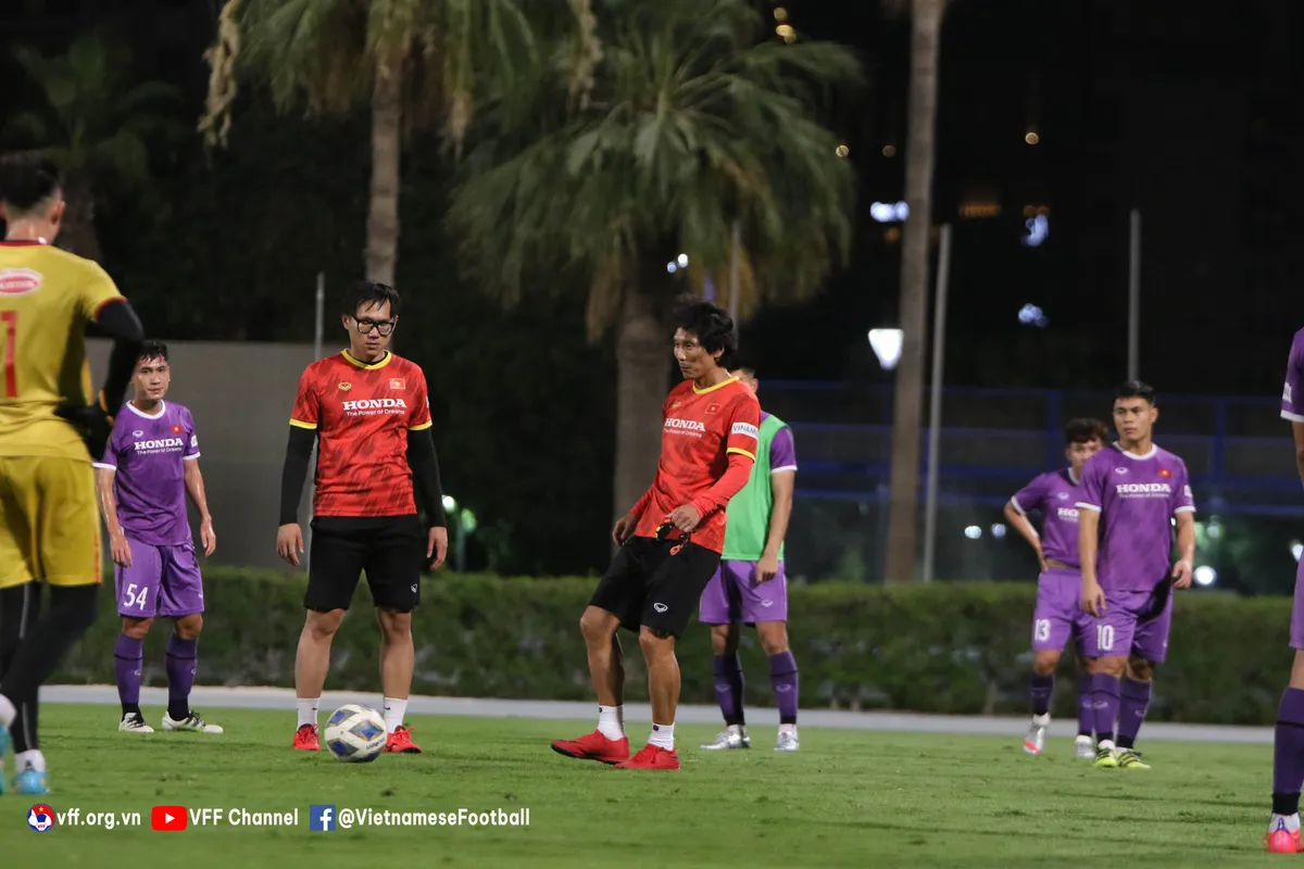 Buổi tập thứ hai của ĐT U23 Việt Nam tại UAE: Cỗ máy đã vào guồng! - Ảnh 1. Buổi tập thứ hai của ĐT U23 Việt Nam tại UAE: Cỗ máy đã vào guồng! - Ảnh 1.