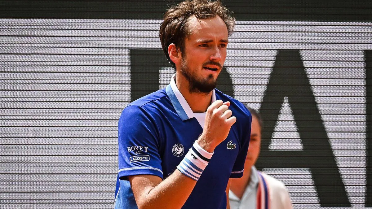 Medvedev và Tsitsipas tiến vào vòng 3 Pháp mở rộng - Ảnh 1. Medvedev và Tsitsipas tiến vào vòng 3 Pháp mở rộng - Ảnh 1.