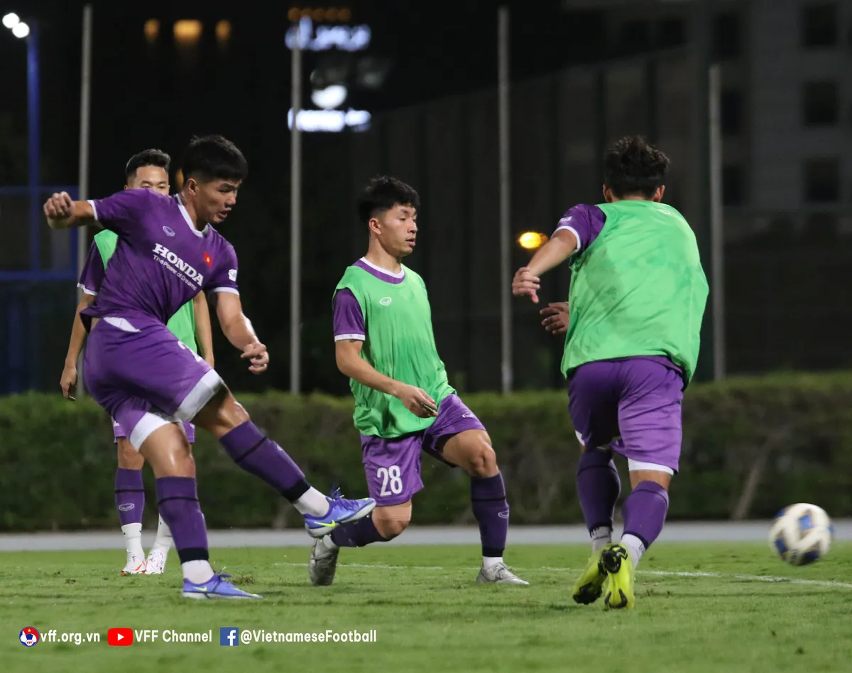 Buổi tập thứ hai của ĐT U23 Việt Nam tại UAE: Cỗ máy đã vào guồng! - Ảnh 5. Buổi tập thứ hai của ĐT U23 Việt Nam tại UAE: Cỗ máy đã vào guồng! - Ảnh 5.