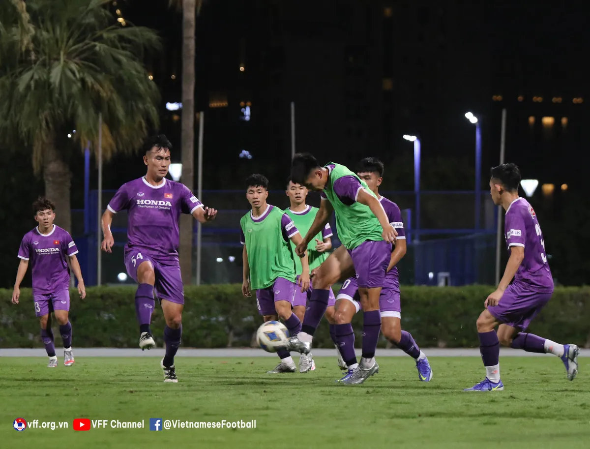Buổi tập thứ hai của ĐT U23 Việt Nam tại UAE: Cỗ máy đã vào guồng! - Ảnh 6. Buổi tập thứ hai của ĐT U23 Việt Nam tại UAE: Cỗ máy đã vào guồng! - Ảnh 6.