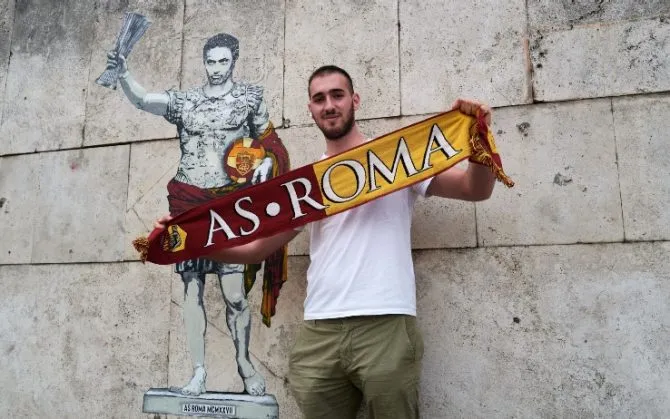 HLV Mourinho có 1 bức tranh tường riêng lại Roma - Ảnh 3. HLV Mourinho có 1 bức tranh tường riêng lại Roma - Ảnh 3.