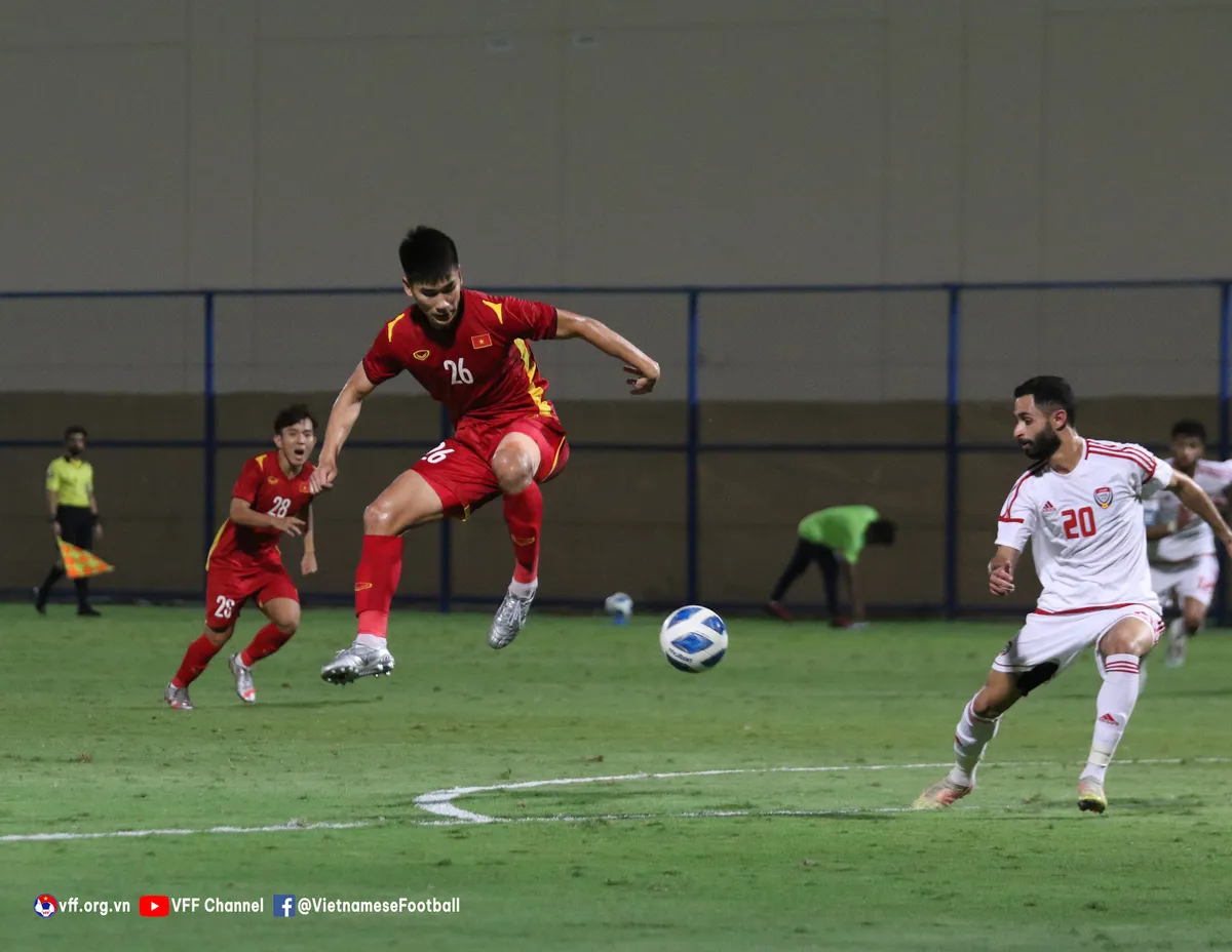 HLV Gong Oh-kyun khen ngợi nỗ lực thể hiện của các học trò sau trận đá tập với U23 UAE - Ảnh 3.