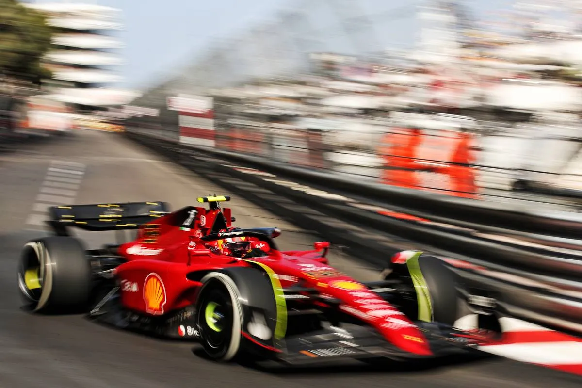 Charles Leclerc giành vị trí xuất phát đầu tiên tại GP Monaco - Ảnh 1. Charles Leclerc giành vị trí xuất phát đầu tiên tại GP Monaco - Ảnh 1.