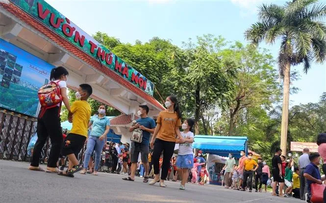 Các điểm vui chơi của Hà Nội đông đột biến trong dịp nghỉ lễ - Ảnh 6.