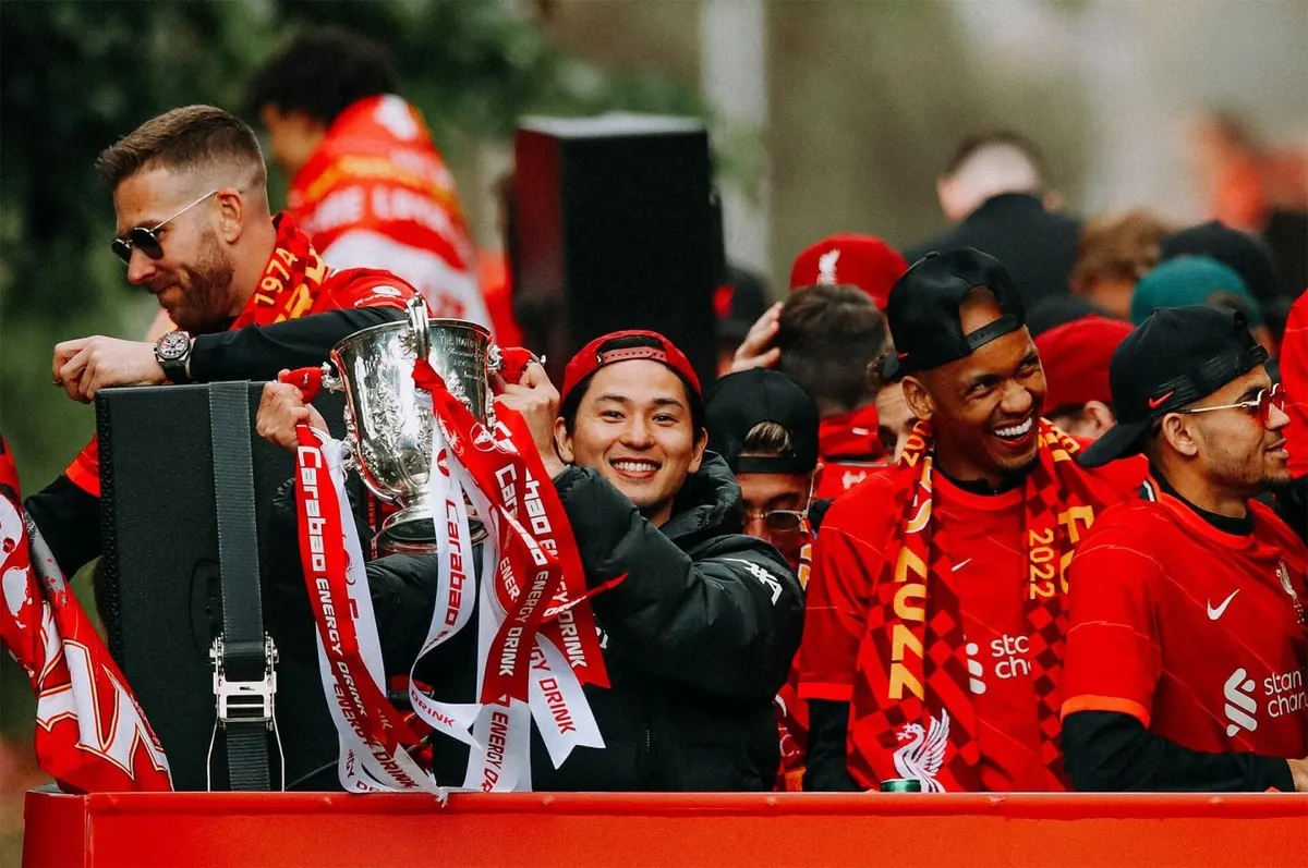Bỏ lỡ cúp Champions League, Liverpool vẫn được chào đón như những người hùng - Ảnh 6. Bỏ lỡ cúp Champions League, Liverpool vẫn được chào đón như những người hùng - Ảnh 6.