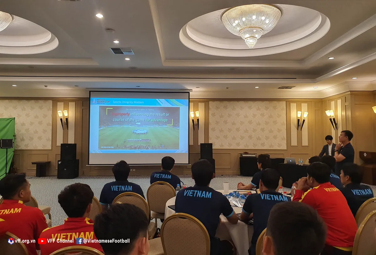 AFC phổ biến các nội dung quan trọng trong luật thi đấu cho ĐT U23 Việt Nam - Ảnh 2. AFC phổ biến các nội dung quan trọng trong luật thi đấu cho ĐT U23 Việt Nam - Ảnh 2.