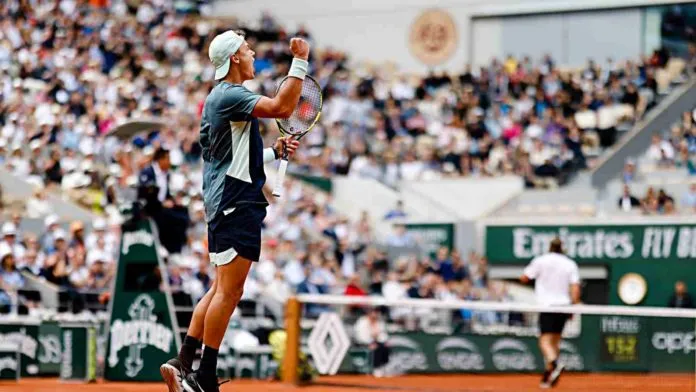 Pháp mở rộng | Tsitsipas - Medvedev bất ngờ bị loại - Ảnh 1. Pháp mở rộng | Tsitsipas - Medvedev bất ngờ bị loại - Ảnh 1.