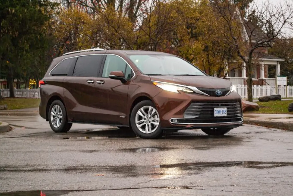 Điểm danh những chiếc minivan giá rẻ nhất hiện nay - Ảnh 3.