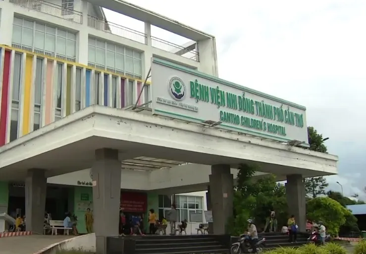 Sốt xuất huyết ở trẻ em: Nhiều trẻ nhập viện vì người lớn chủ quan - Ảnh 1.