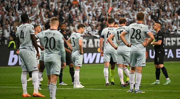 Thẻ đỏ tai hại, West Ham vỡ mộng chung kết Europa League - Ảnh 1. Thẻ đỏ tai hại, West Ham vỡ mộng chung kết Europa League - Ảnh 1.