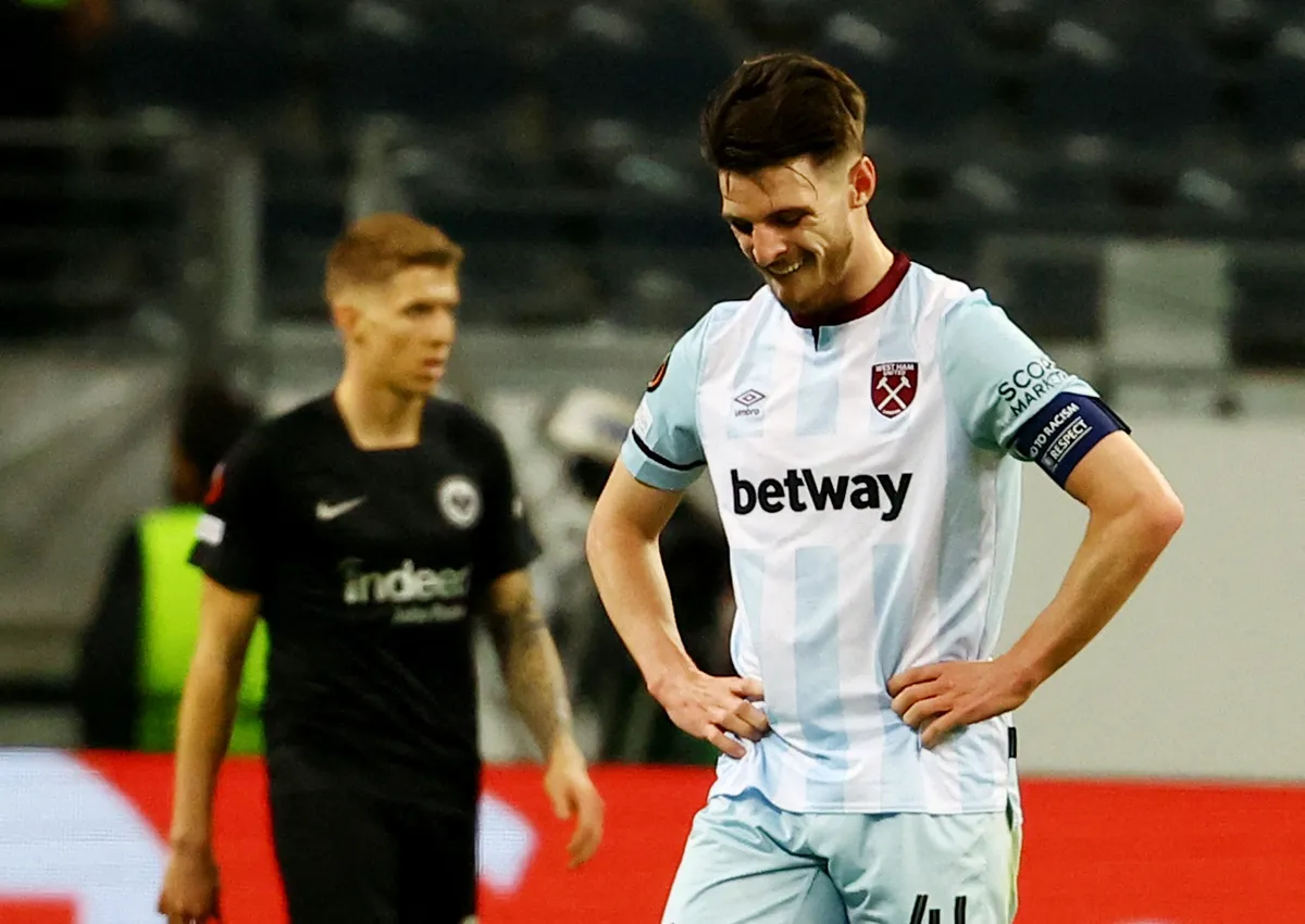 Declan Rice đối mặt nguy cơ lãnh án phạt nặng từ UEFA - Ảnh 2. Declan Rice đối mặt nguy cơ lãnh án phạt nặng từ UEFA - Ảnh 2.
