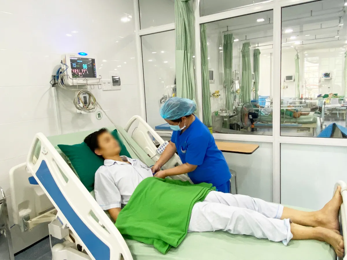 Uống paracetamol liên tục trong 2 tháng, nam bệnh nhân bị suy gan cấp - Ảnh 1.