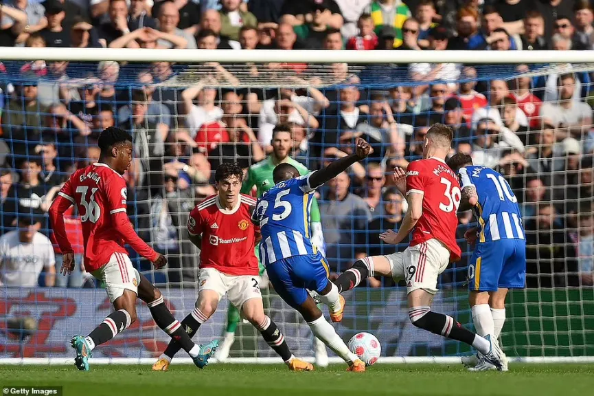 Thảm bại trước Brighton, Man Utd hết cơ hội dự Champions League - Ảnh 1.
