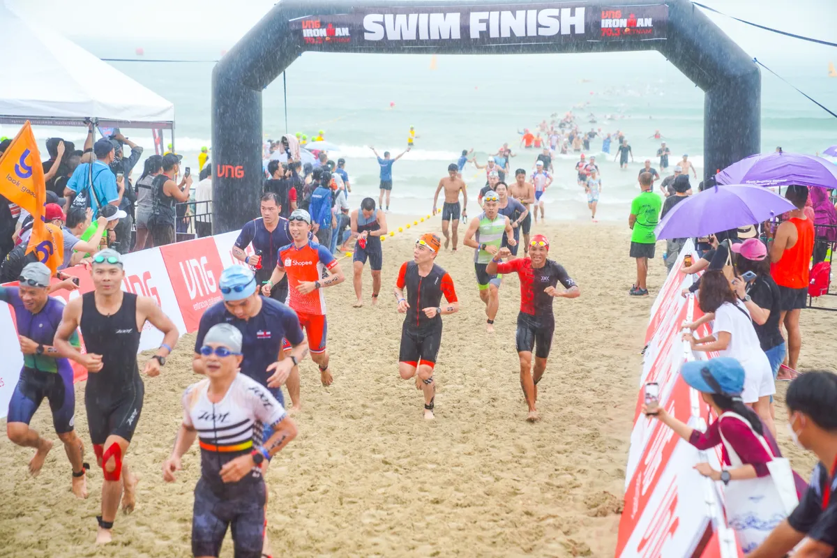 Gần 1.500 “người sắt” thi đấu tại VNG IRONMAN 70.3 Việt Nam - Ảnh 2.