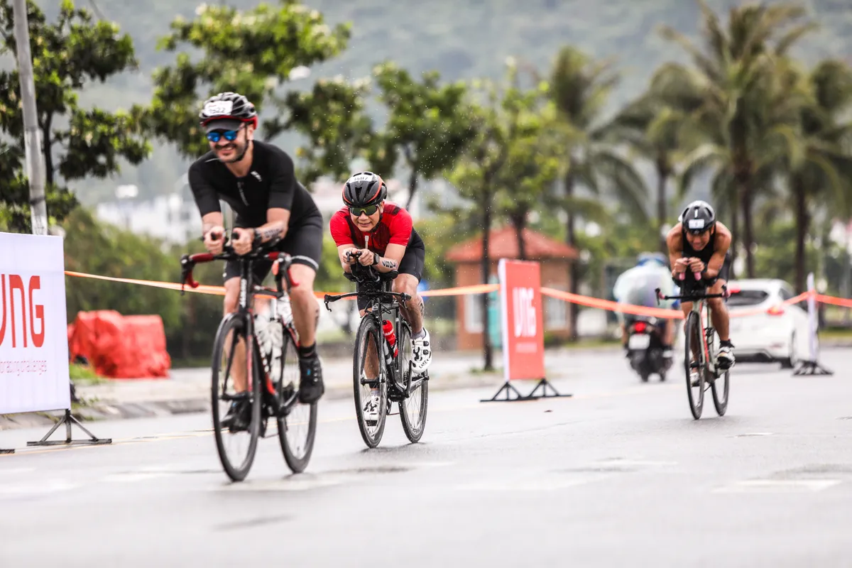 Gần 1.500 “người sắt” thi đấu tại VNG IRONMAN 70.3 Việt Nam - Ảnh 10.