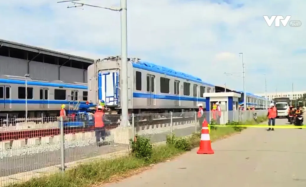 TP Hồ Chí Minh lắp đoàn tàu cuối cùng của tuyến metro số 1 - Ảnh 3.