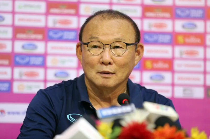 HLV Park Hang Seo: “Chúng tôi vẫn chưa tự tin khi chơi với 4 hậu vệ” - Ảnh 1. HLV Park Hang Seo: “Chúng tôi vẫn chưa tự tin khi chơi với 4 hậu vệ” - Ảnh 1.