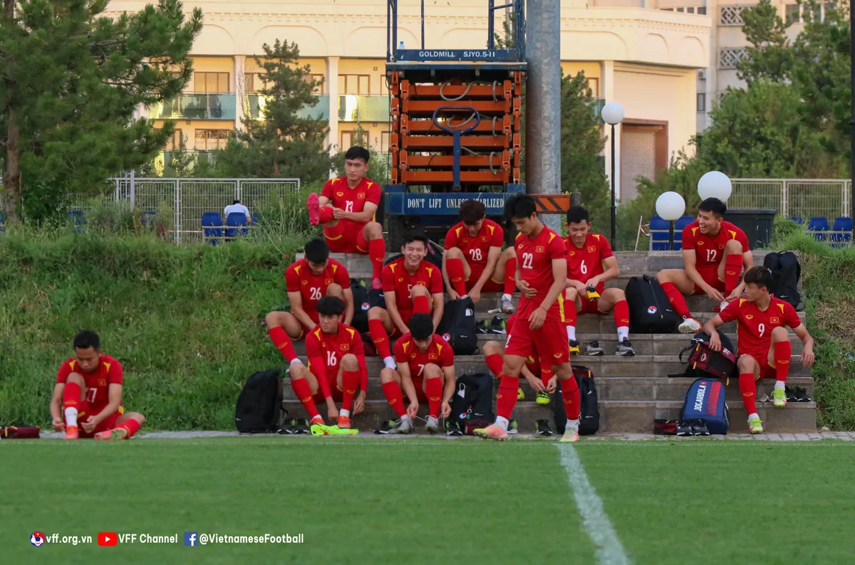 ĐT U23 Việt Nam trở lại sân tập, chuẩn bị cho trận tứ kết gặp U23 Ả rập Xê út - Ảnh 3. ĐT U23 Việt Nam trở lại sân tập, chuẩn bị cho trận tứ kết gặp U23 Ả rập Xê út - Ảnh 3.