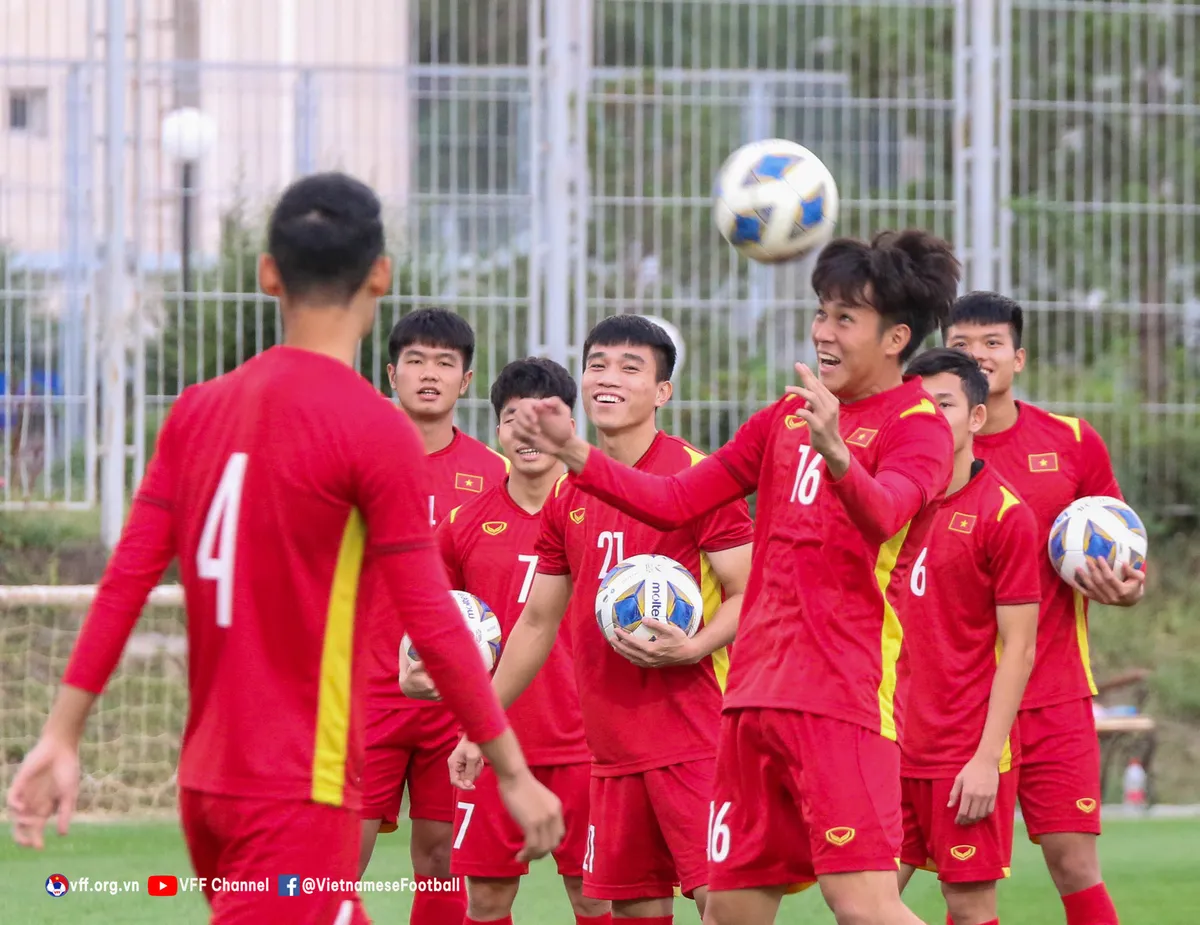 ĐT U23 Việt Nam trở lại sân tập, chuẩn bị cho trận tứ kết gặp U23 Ả rập Xê út - Ảnh 1. ĐT U23 Việt Nam trở lại sân tập, chuẩn bị cho trận tứ kết gặp U23 Ả rập Xê út - Ảnh 1.