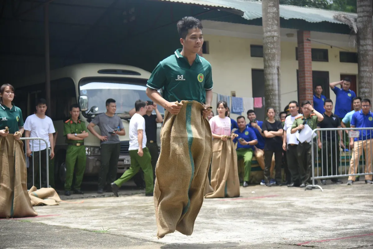 Sôi nổi hội trại Tuổi trẻ Công an Thủ đô học tập, thực hiện Sáu điều Bác Hồ dạy - Ảnh 16.