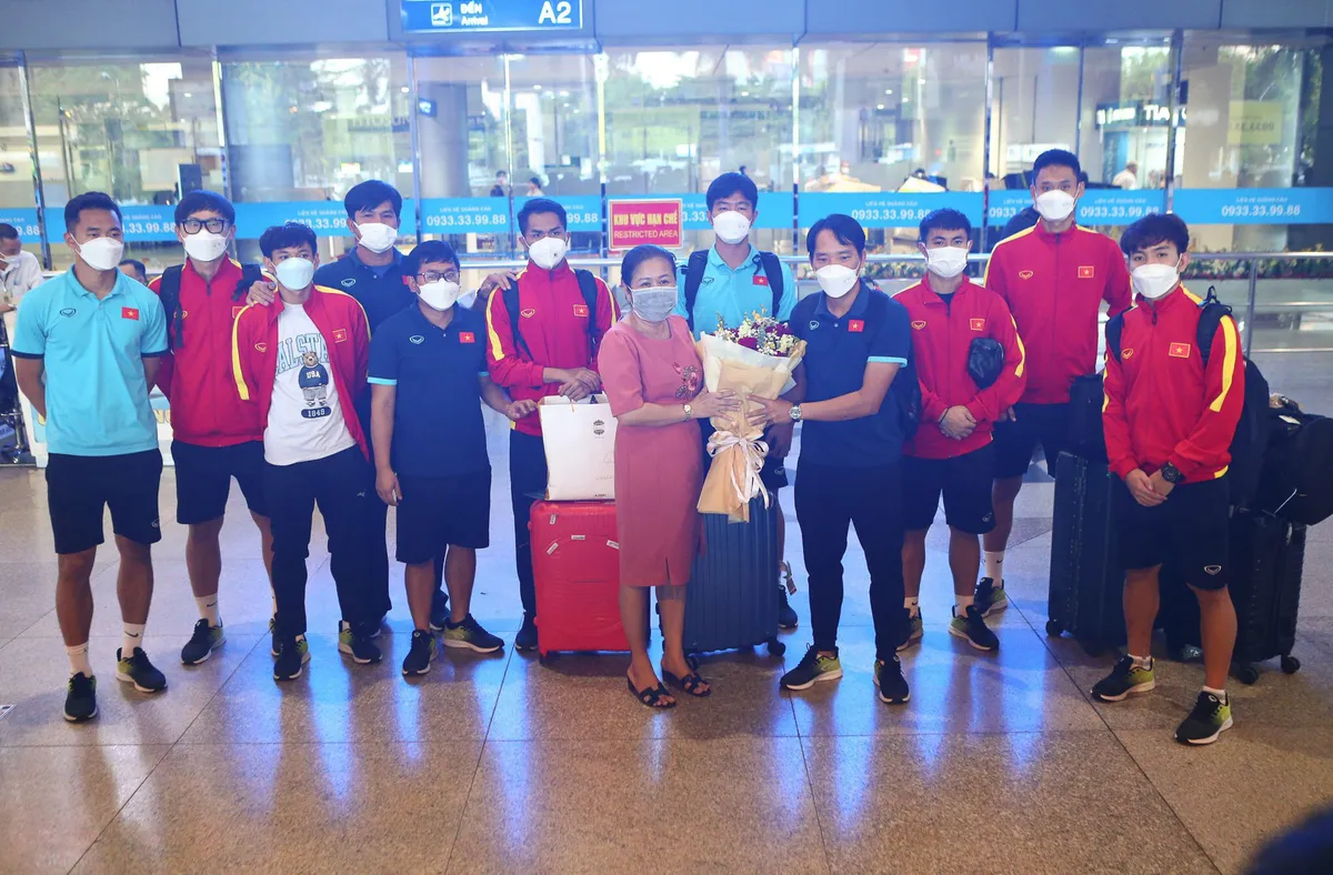 Nhóm đầu tiên của đội tuyển U23 Việt Nam về nước an toàn - Ảnh 1. Nhóm đầu tiên của đội tuyển U23 Việt Nam về nước an toàn - Ảnh 1.