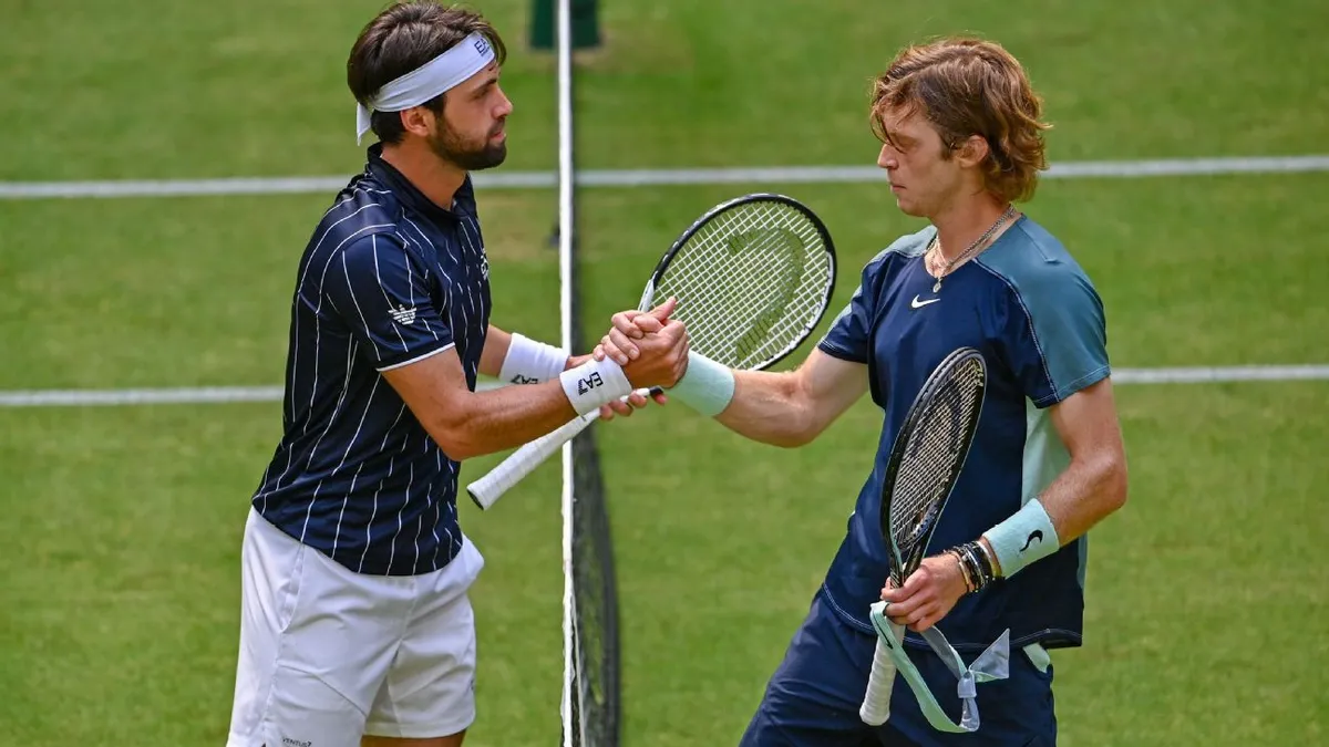 Andrey Rublev bất ngờ dừng bước tại giải quần vợt Halle mở rộng - Ảnh 1. Andrey Rublev bất ngờ dừng bước tại giải quần vợt Halle mở rộng - Ảnh 1.