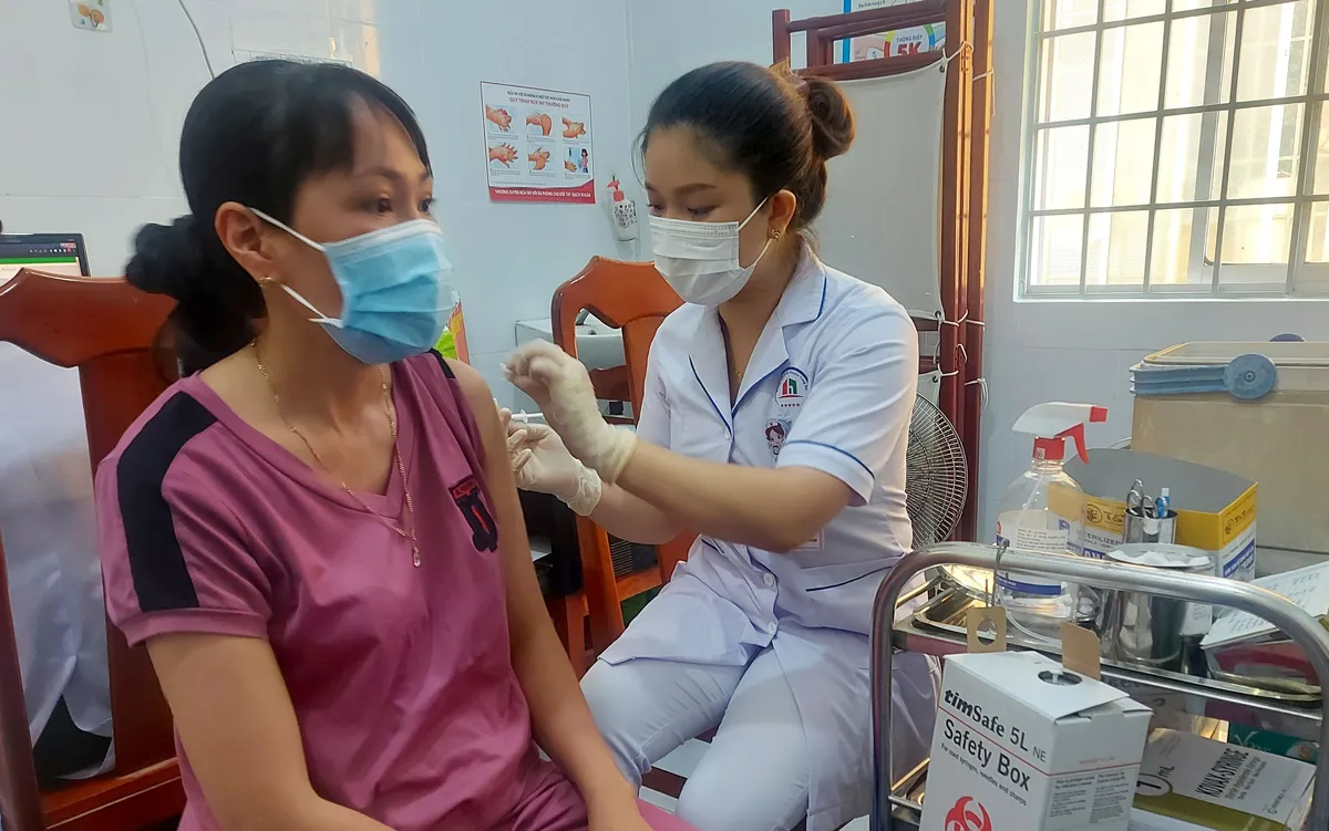 Nguy cơ tồn vaccine COVID-19 - Ảnh 1.