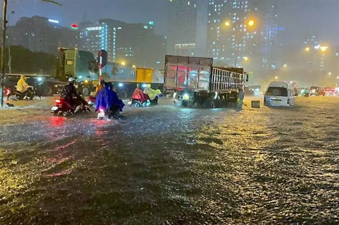 Yêu cầu Hà Nội báo cáo thiệt hại của người dân sau trận mưa lịch sử - Ảnh 1. Yêu cầu Hà Nội báo cáo thiệt hại của người dân sau trận mưa lịch sử - Ảnh 1.