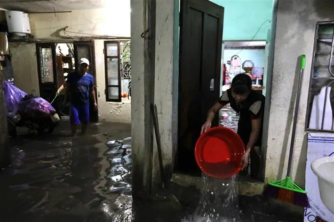 Yêu cầu Hà Nội báo cáo thiệt hại của người dân sau trận mưa lịch sử - Ảnh 6. Yêu cầu Hà Nội báo cáo thiệt hại của người dân sau trận mưa lịch sử - Ảnh 6.
