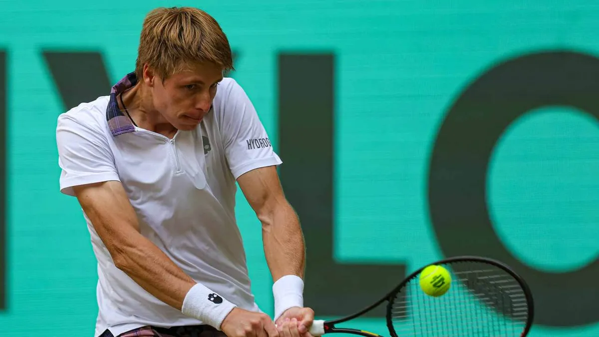 Daniil Medvedev vào tứ kết giải quần vợt Halle mở rộng 2022 - Ảnh 1. Daniil Medvedev vào tứ kết giải quần vợt Halle mở rộng 2022 - Ảnh 1.
