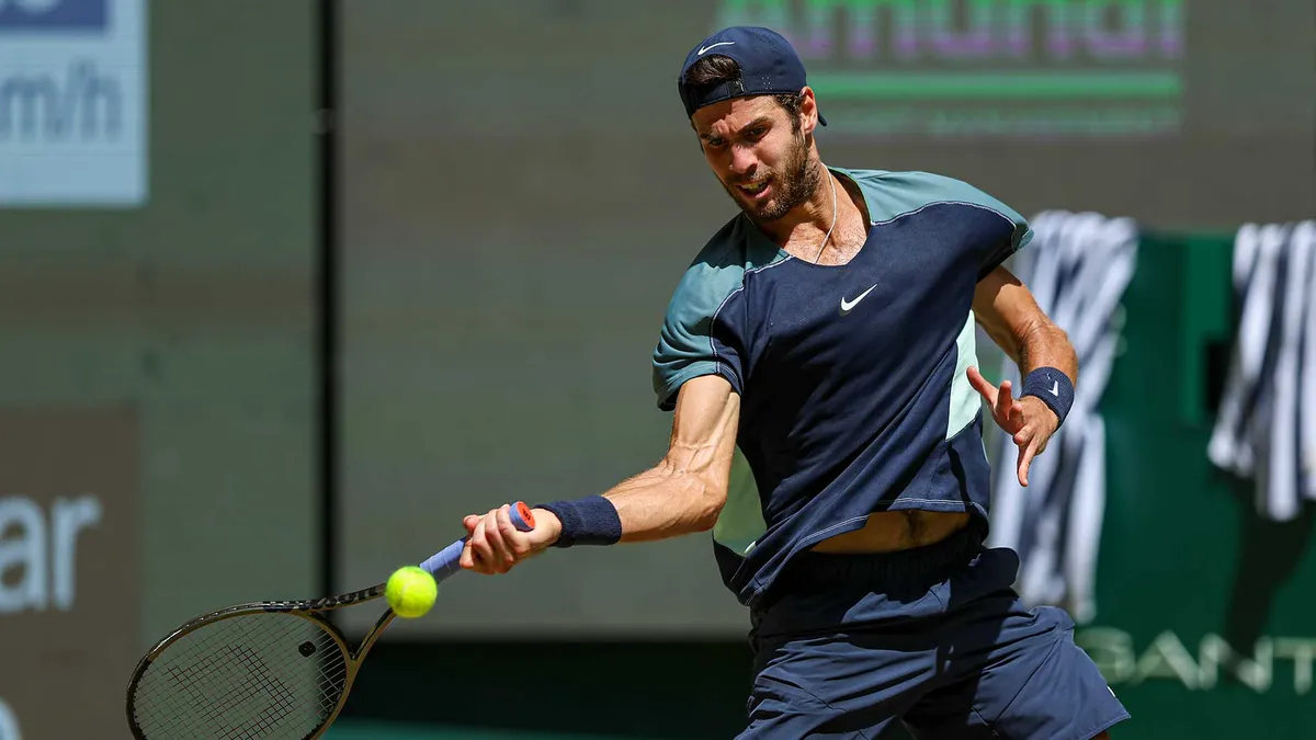Daniil Medvedev vào tứ kết giải quần vợt Halle mở rộng 2022 - Ảnh 3. Daniil Medvedev vào tứ kết giải quần vợt Halle mở rộng 2022 - Ảnh 3.