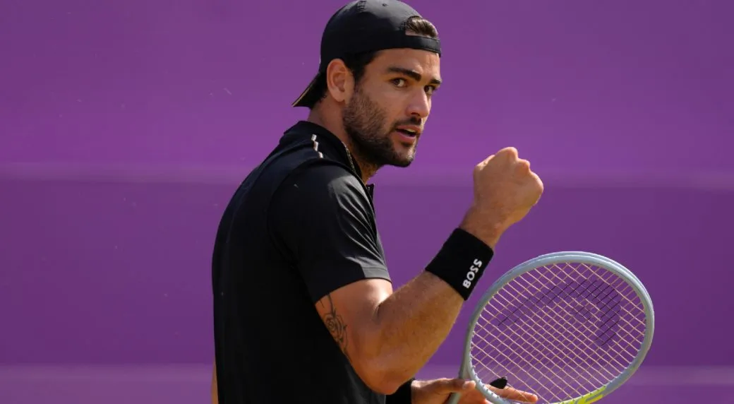Matteo Berrettini vào tứ kết giải quần vợt Queens Club Championship - Ảnh 1. Matteo Berrettini vào tứ kết giải quần vợt Queens Club Championship - Ảnh 1.