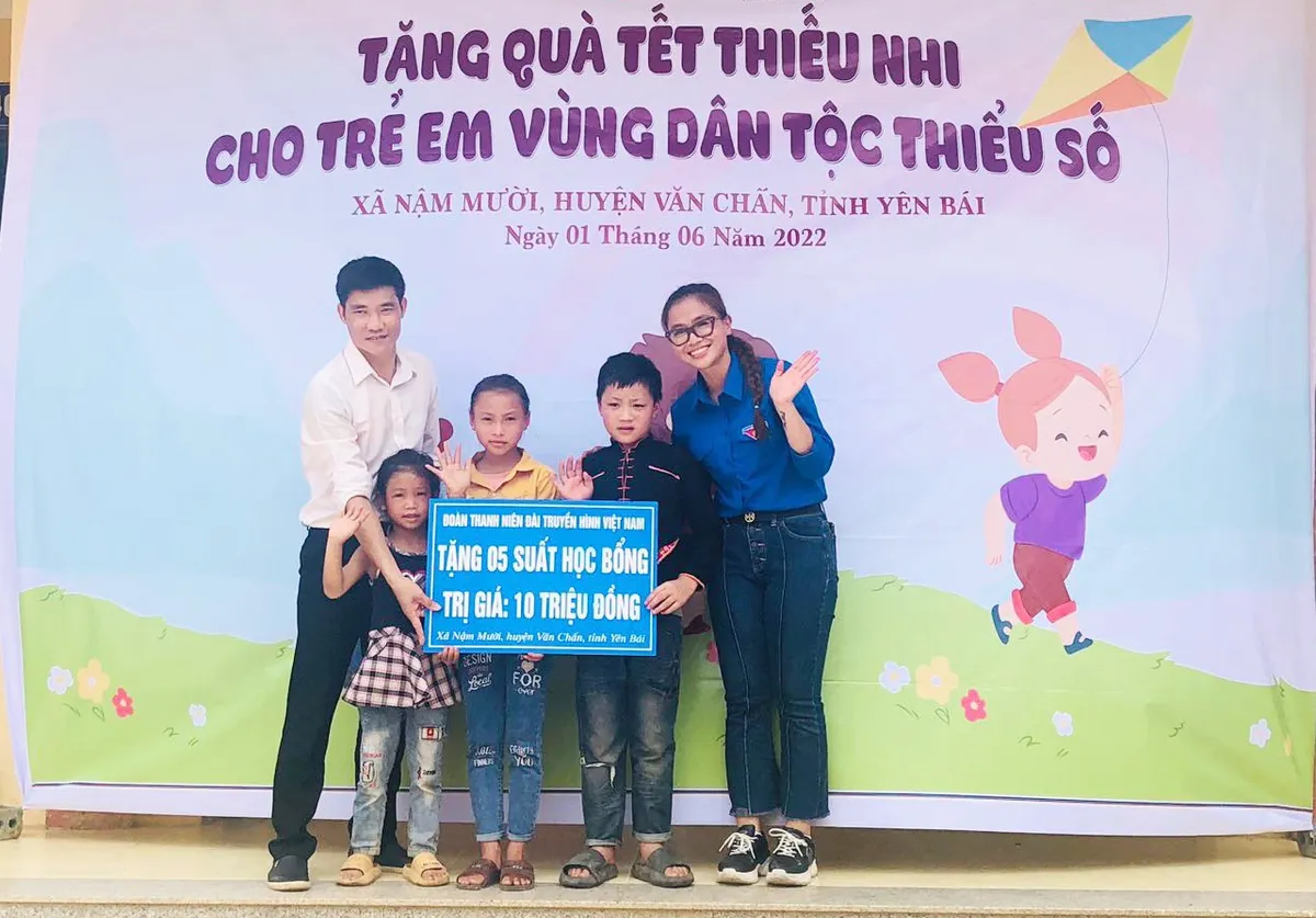 Vui Tết Thiếu nhi cùng trẻ em vùng cao Yên Bái - Ảnh 2.