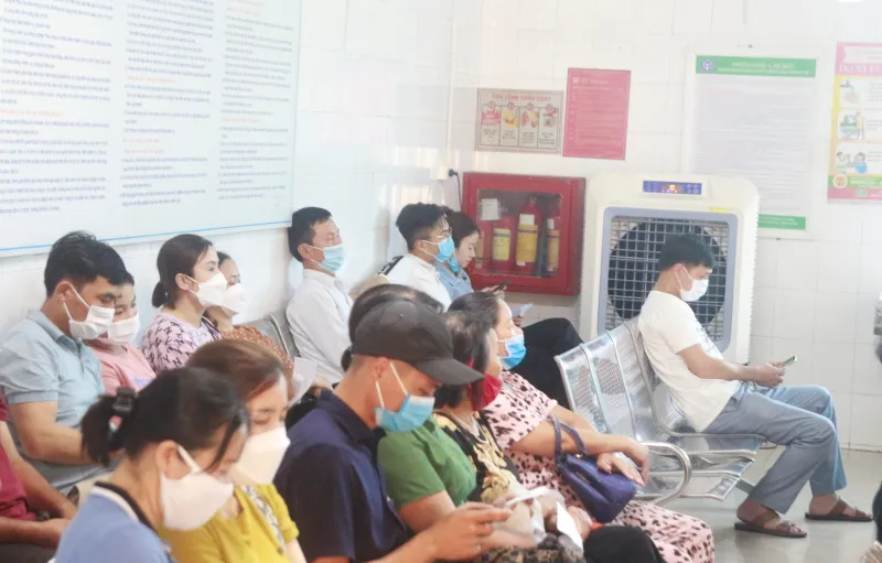 Trẻ em và người già nhập viện gia tăng vì nắng nóng - Ảnh 3. Trẻ em và người già nhập viện gia tăng vì nắng nóng - Ảnh 3.