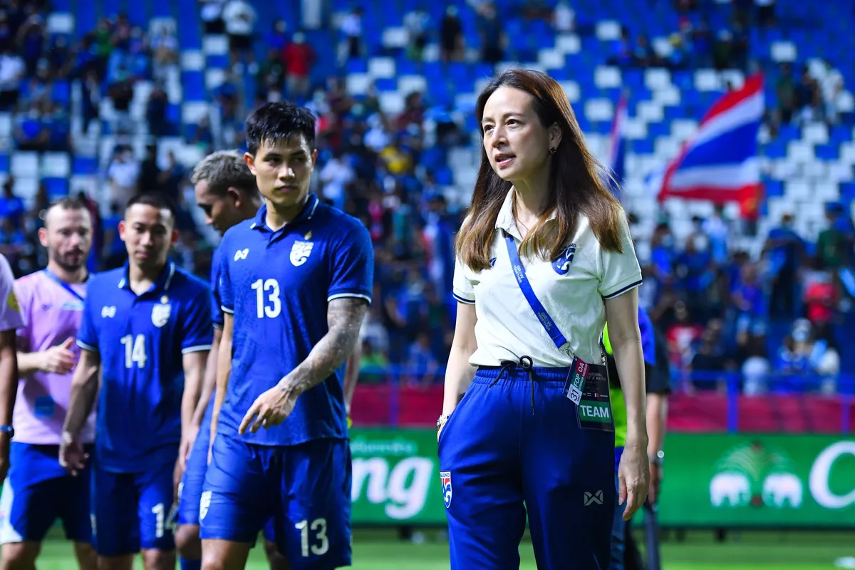 Madam Pang được khuyên nên từ chức trưởng đoàn bóng đá Thái Lan - Ảnh 1. Madam Pang được khuyên nên từ chức trưởng đoàn bóng đá Thái Lan - Ảnh 1.