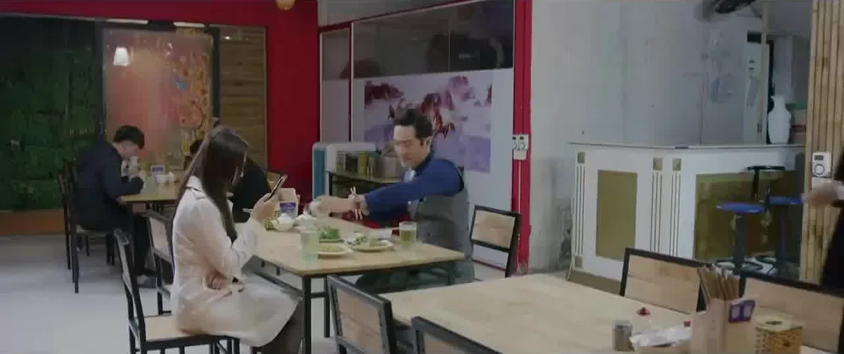 Chồng cũ, vợ cũ, người y&ecirc;u cũ - Tập 18: Việt bắt tại trận Giang đi ăn khuya với Vũ - Ảnh 1.