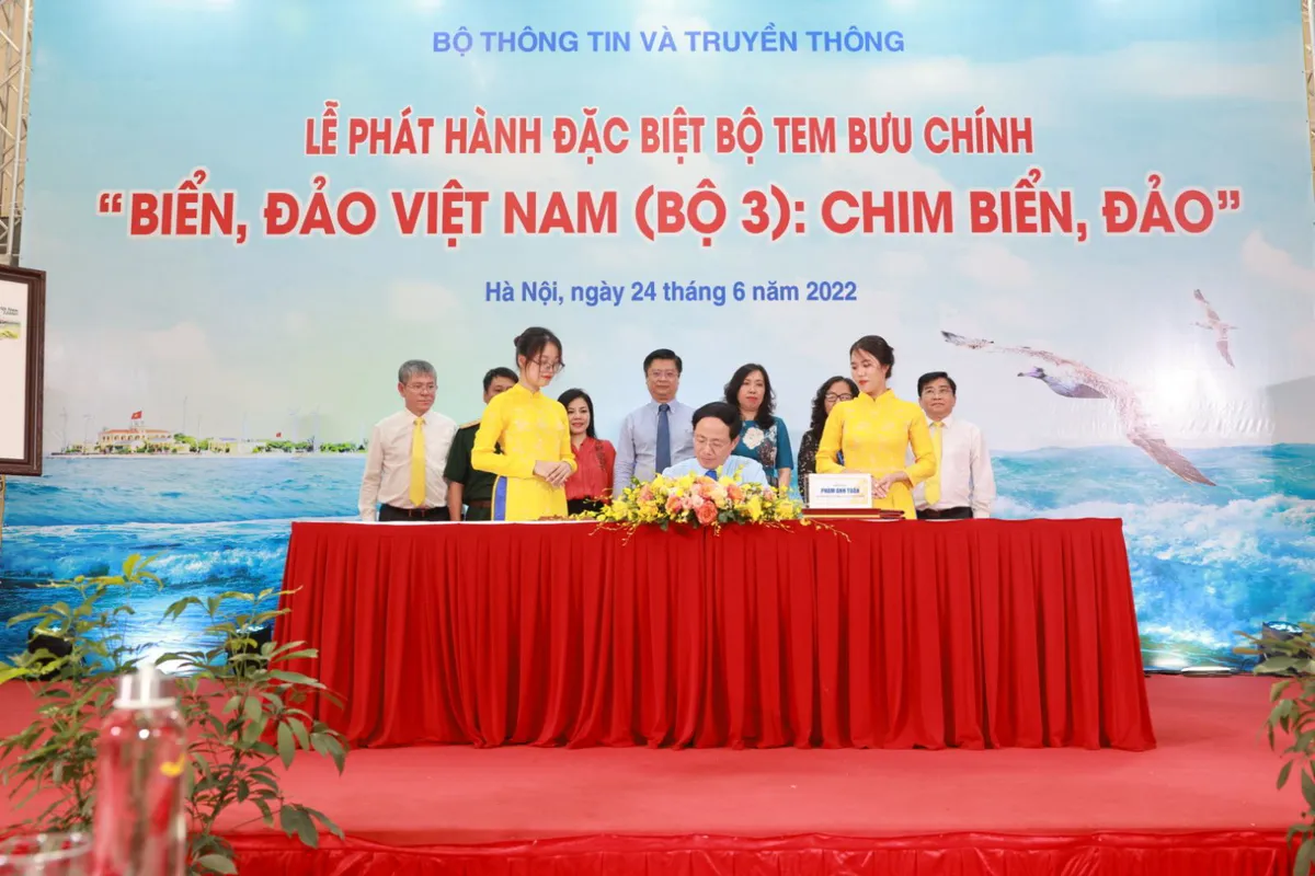 Khai mạc Triển lãm Tem Bưu chính quốc gia 2020 - Ảnh 3.