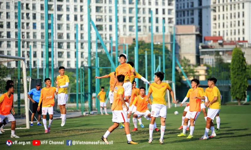 ĐT U19 Việt Nam gấp rút hoàn thiện kỹ chiến thuật trước ngày lên đường sang Indonesia - Ảnh 1. ĐT U19 Việt Nam gấp rút hoàn thiện kỹ chiến thuật trước ngày lên đường sang Indonesia - Ảnh 1.