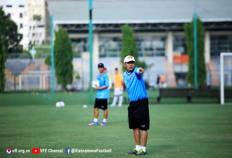 ĐT U19 Việt Nam gấp rút hoàn thiện kỹ chiến thuật trước ngày lên đường sang Indonesia - Ảnh 3. ĐT U19 Việt Nam gấp rút hoàn thiện kỹ chiến thuật trước ngày lên đường sang Indonesia - Ảnh 3.