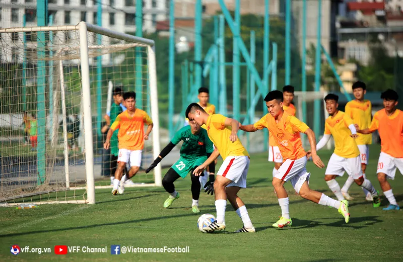 ĐT U19 Việt Nam gấp rút hoàn thiện kỹ chiến thuật trước ngày lên đường sang Indonesia - Ảnh 7. ĐT U19 Việt Nam gấp rút hoàn thiện kỹ chiến thuật trước ngày lên đường sang Indonesia - Ảnh 7.