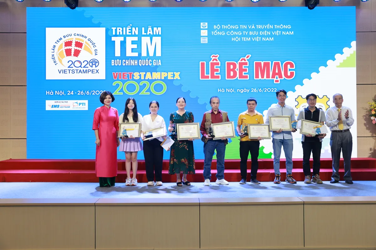 Trao giải cho các bộ sưu tập tem xuất sắc tại Triển lãm Vietstampex 2020 - Ảnh 2.